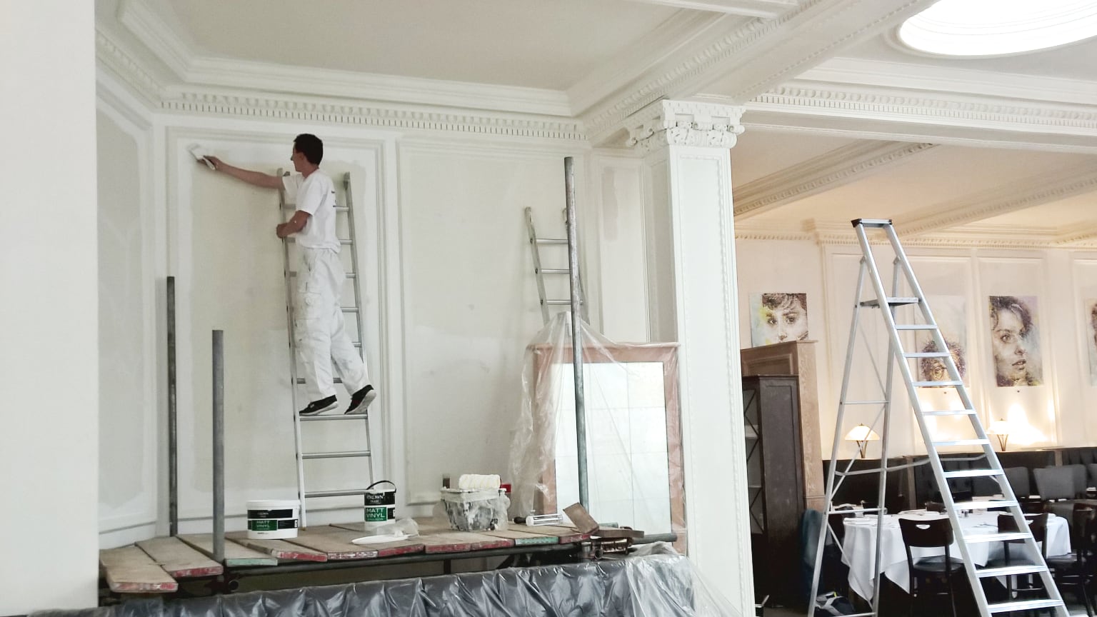 The Benefits of Hiring Professional Commercial Decorators